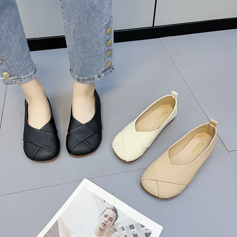 Sepatu pantofel kulit paten Slip-on wanita, Sneaker kasual ujung bulat, sepatu suster modis musim semi musim gugur 2023