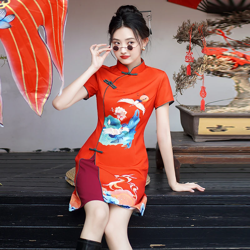 

Современное китайское модное сексуальное красное платье Ципао — современный Cheongsam с воротником-стойкой с цветочным принтом