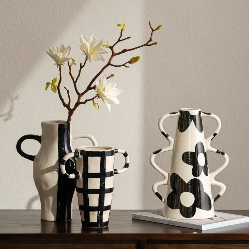 Hand painted black and white cream wind ceramic vase art painted flower device desktop decoration