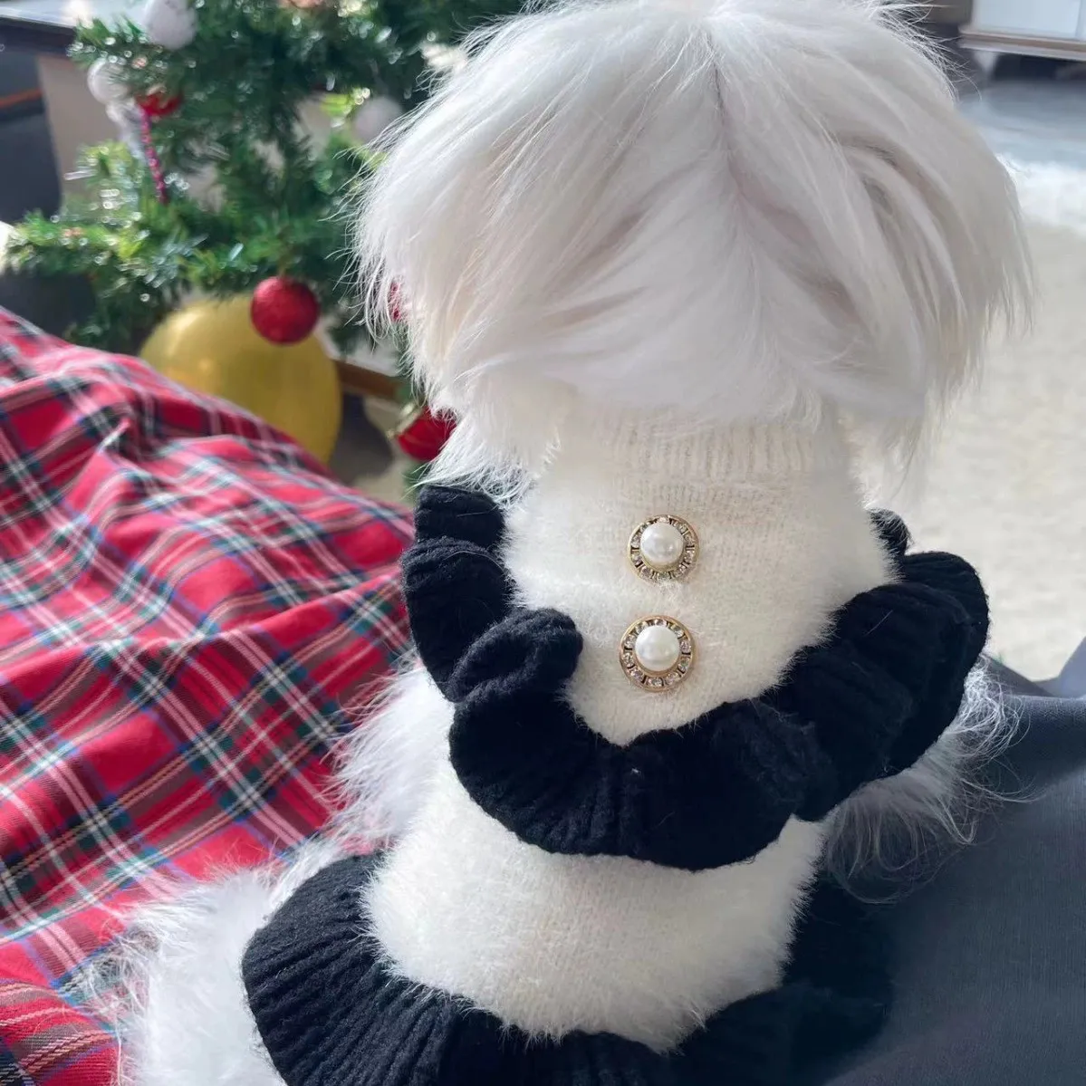 

Classic Brand Luxury Style Pet Winter Clothing Warm Pearl Buttons Elegant Dog Sweaters