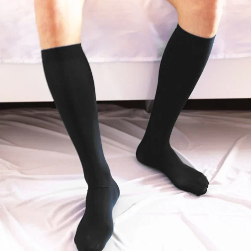 Sexy Herren-Socken, ultradünn, einfarbig, mittlere Röhre, elastisch, weich, dehnbar, kniehoch, unsichtbar, nahtlos, lange Socken