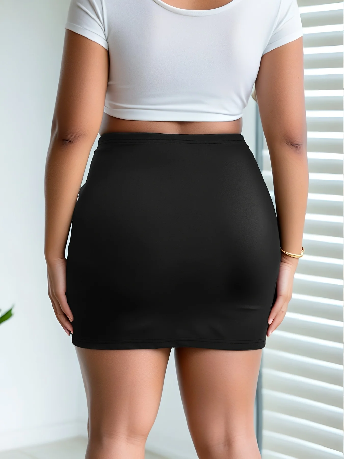Schicker, figurbetonter Minirock in Übergröße für Damen mit Seitenschlitz für mühelosen Glamour – Detail 5