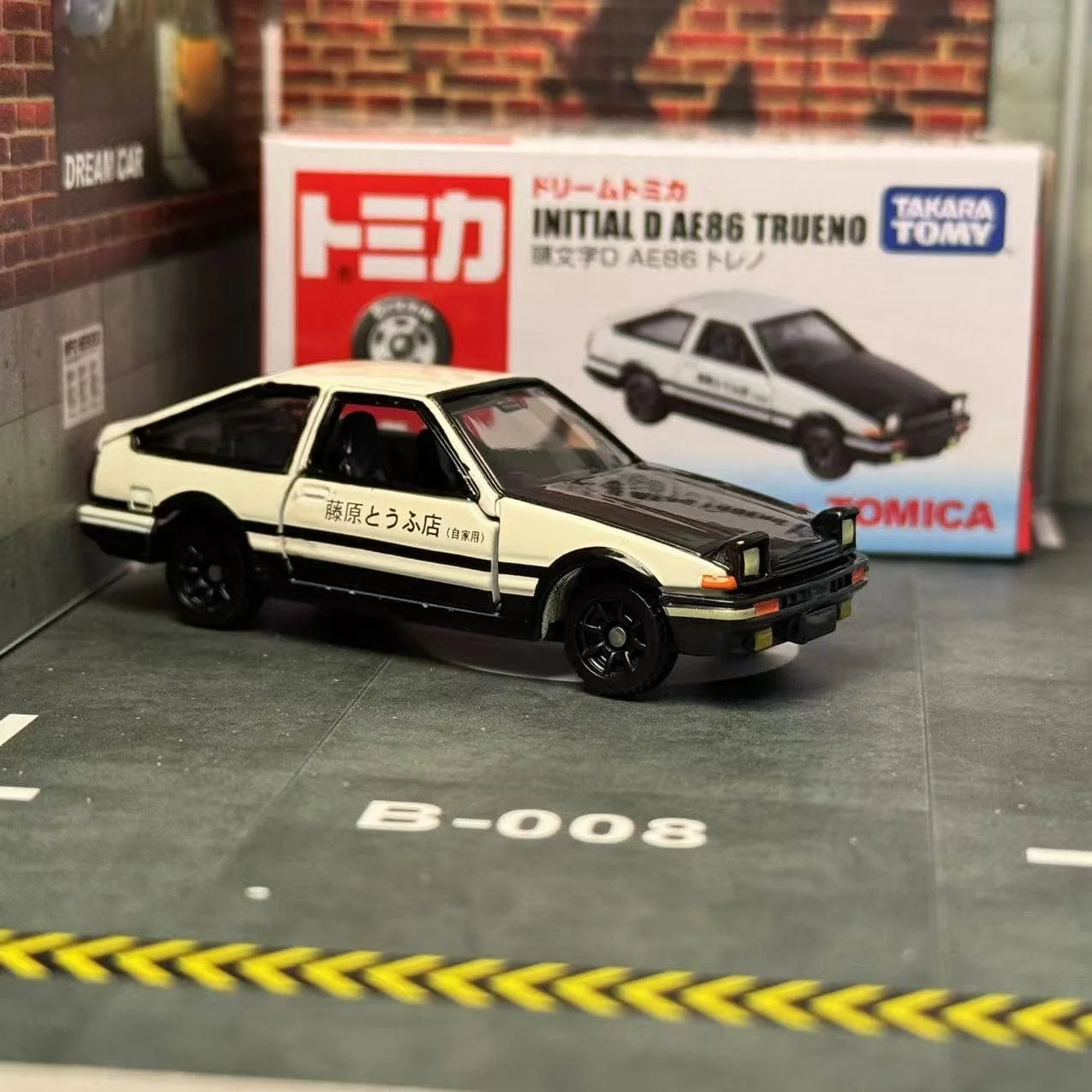 Dream Tomica NO. 145 Initial D AE86 TRUENO Toyota Takara Tomy Diecast Metal Car In Toy Vehicle Model Collection Anime