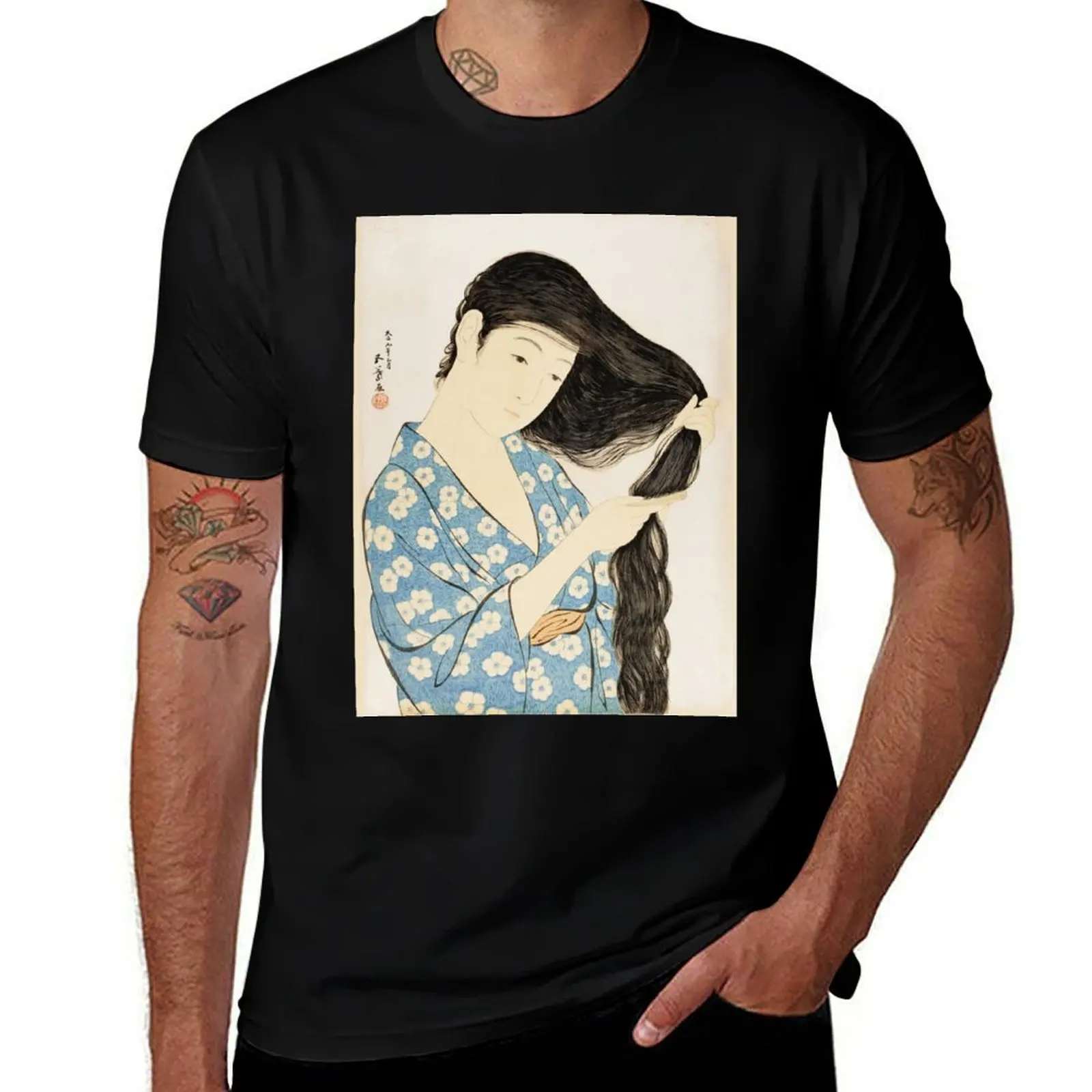 Hashiguchi Goyo: camiseta con estampado original de una mujer vestida de azul que se peina el cabello.