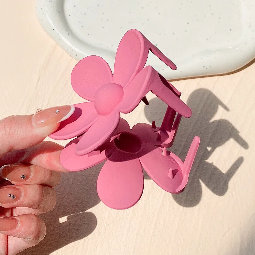 Korea Flower Shape Hair Claw Clip for Women Girls Barrette Crab Hair Claws Ponytail Hairpins Bath Barrette Headwear Accessories