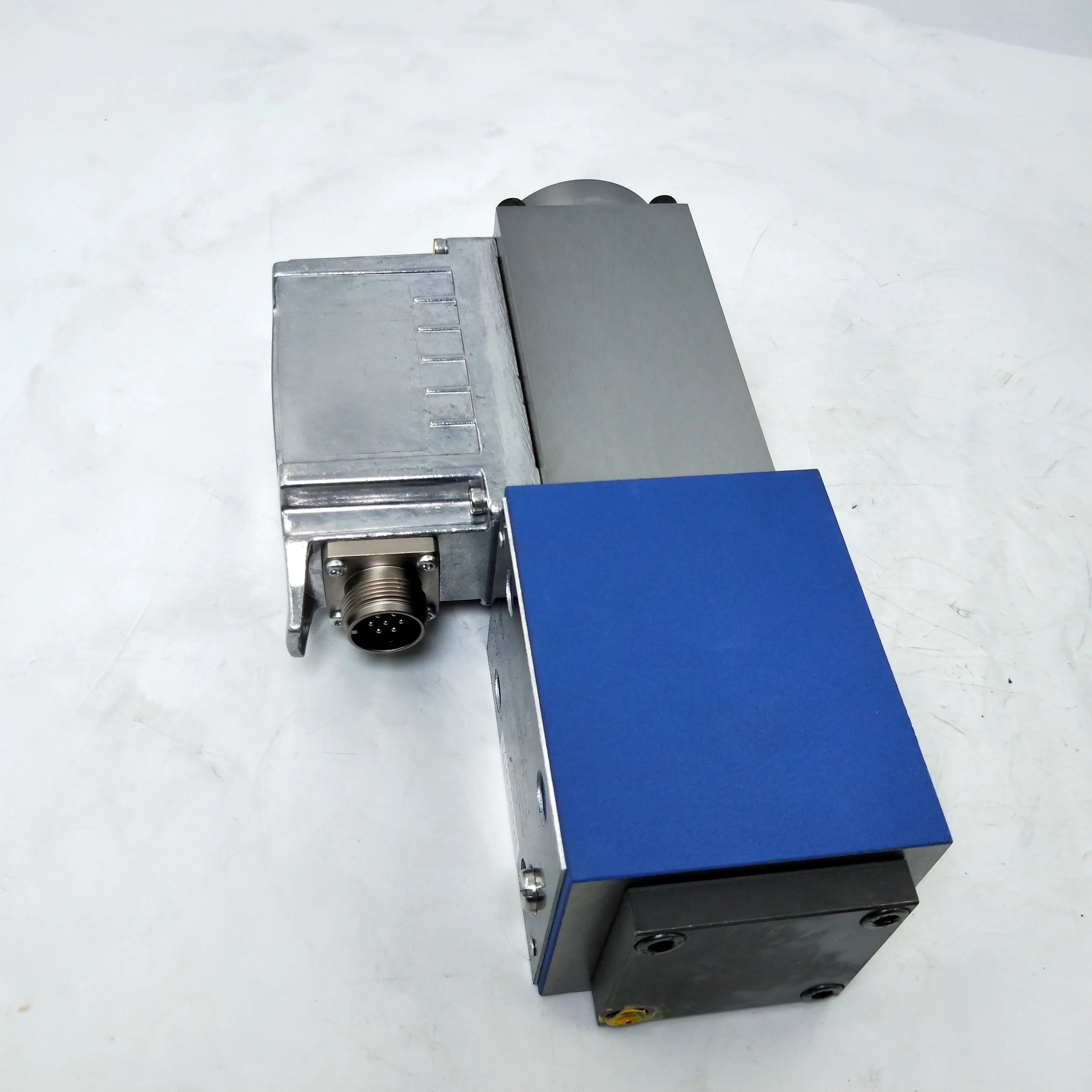 

Proportional Servo Valve High Frequency Response Valve 4WRPEH 6 C3 B15P-2X/G24K0/A1M 0811404642