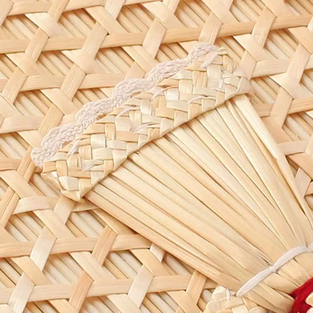 

Round Straw Fan Handmade Woven Summer Accessories Lightweight Cattail Leaf Fan For Beach Party Outdoor Use