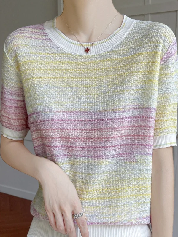 

Весна-Лето 2025: Новая радужная вязаная футболка с коротким рукавом. Красивый женский модный топ премиум-качества.