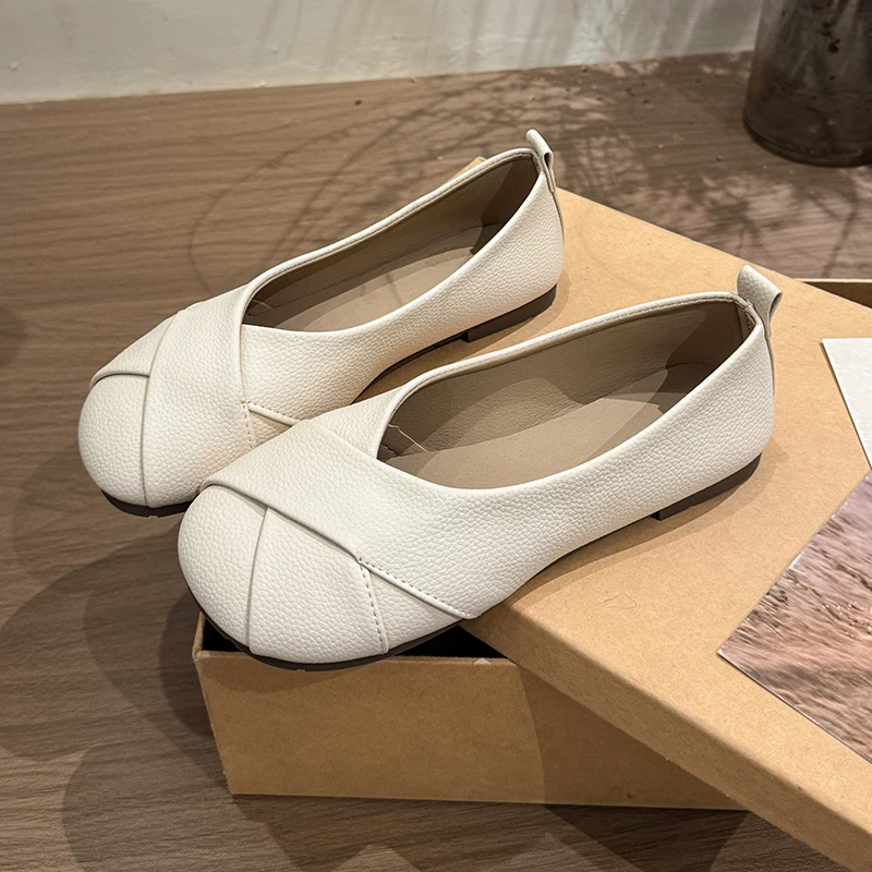 Women Slip-on Leather Loafers Ladies Casual Round Toe Large Size Flats  Nurse Shoes Sneakers Spring Autumn Fashion Ballet Shoes