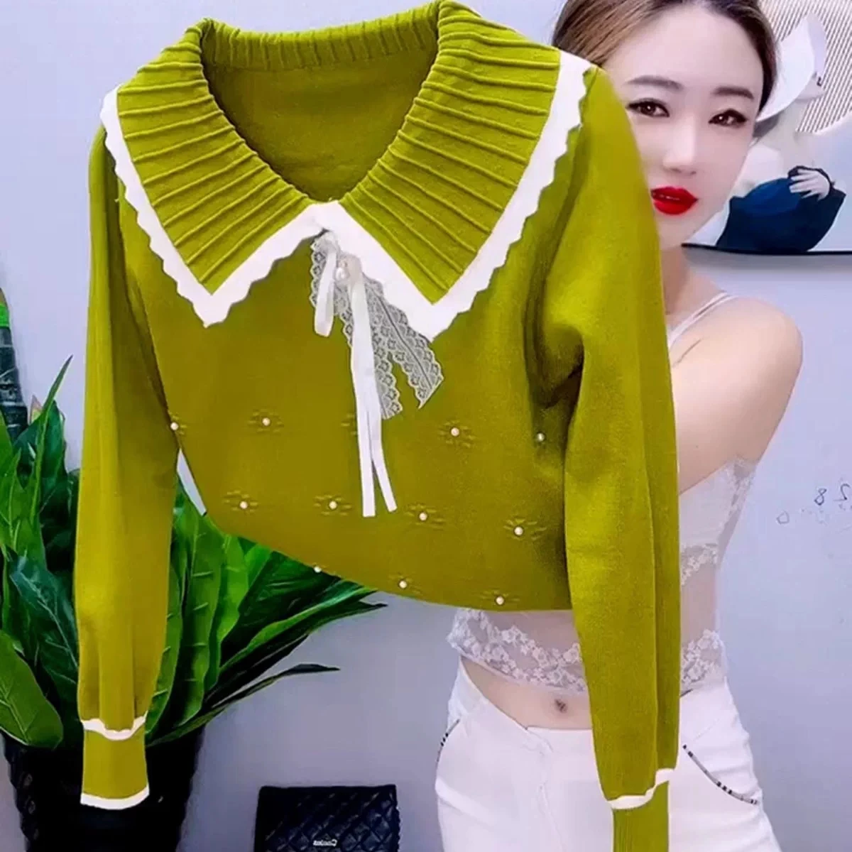 Suéter Feminino de Tricô com Gola Peter Pan 2026 Novo com Laço de Renda e Pérolas, Acabamento Contrastante, Manga Longa, Ajuste Slim, Top Cropped para o Dia a Dia