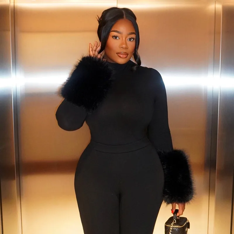 冬のセクシーな女性用ツーピースセット、長袖ファーパッチワークボディスーツとショートパンツセット、女性用お揃いストリートウェア、2025年新作