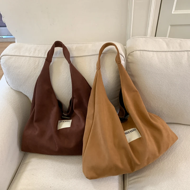 borsa-tote-triangolare-da-donna-in-finta-pelle-scamosciata-autunnale-e-invernale-grande-capacita-borsa-a-tracolla-versatile-quattro-colori-disponibili-borsa-dalla-consistenza-morbida