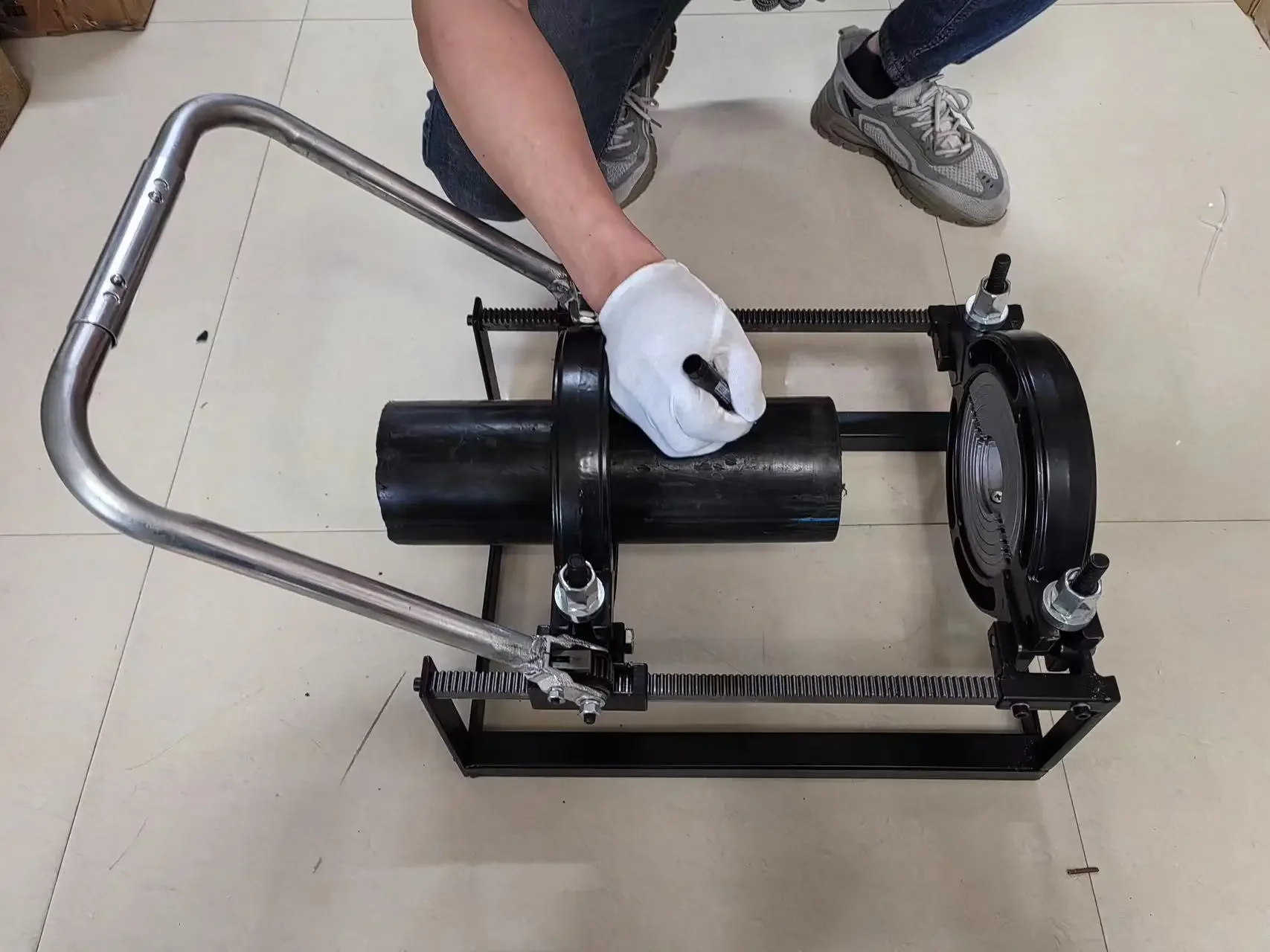 Thruster Sleeve Auxiliary Artifact Time-saving and labor-saving fixture Gas pipeline