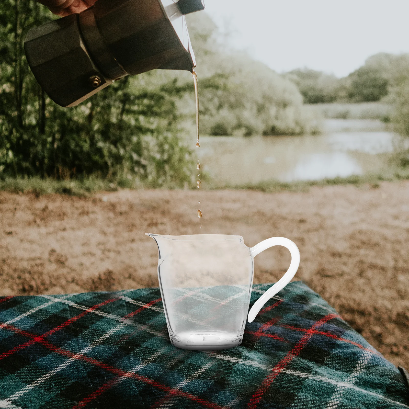 

Glass Pitcher Jade Handle Thickened Glass Heat-Resistant Household Tea Kettle Juice Wine Storage Dispenser Heat-Resistant Pot