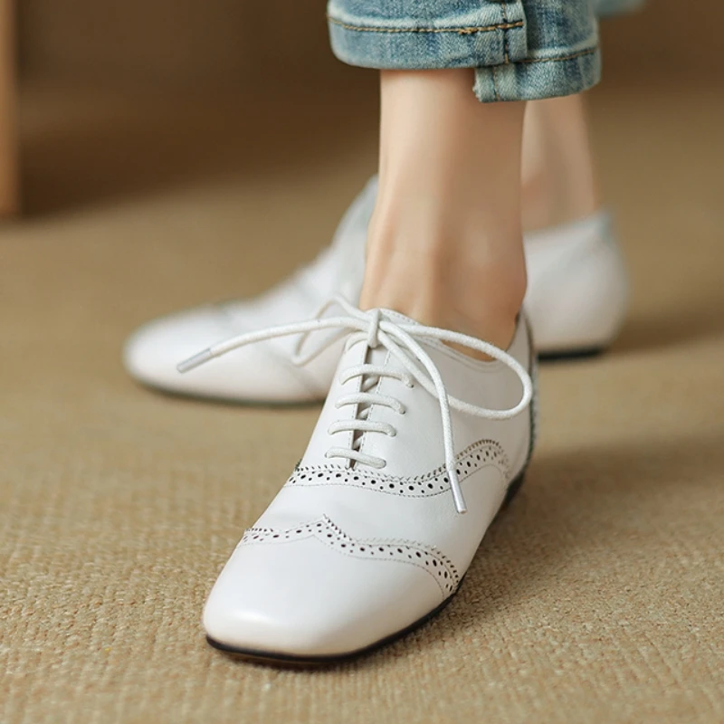 

Весна 2024, женские туфли на плоской подошве, повседневные черные, белые лоферы из натуральной кожи, обувь на плоской подошве для девочек, повседневная обувь на шнуровке, мужская обувь