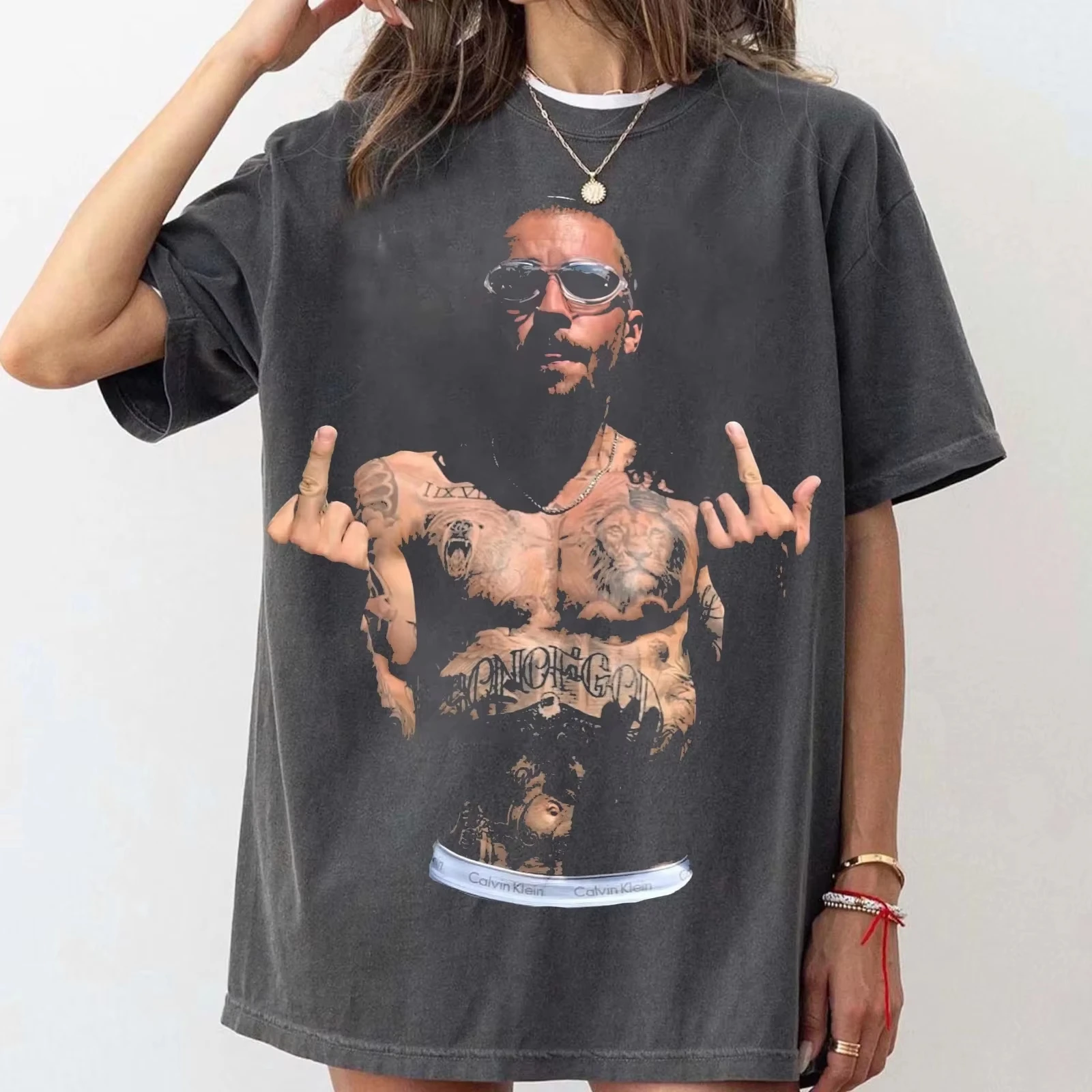 Camiseta Singer Bieber Middle Finger, exclusiva del lanzamiento, camiseta vintage de manga corta informal para hombre y mujer