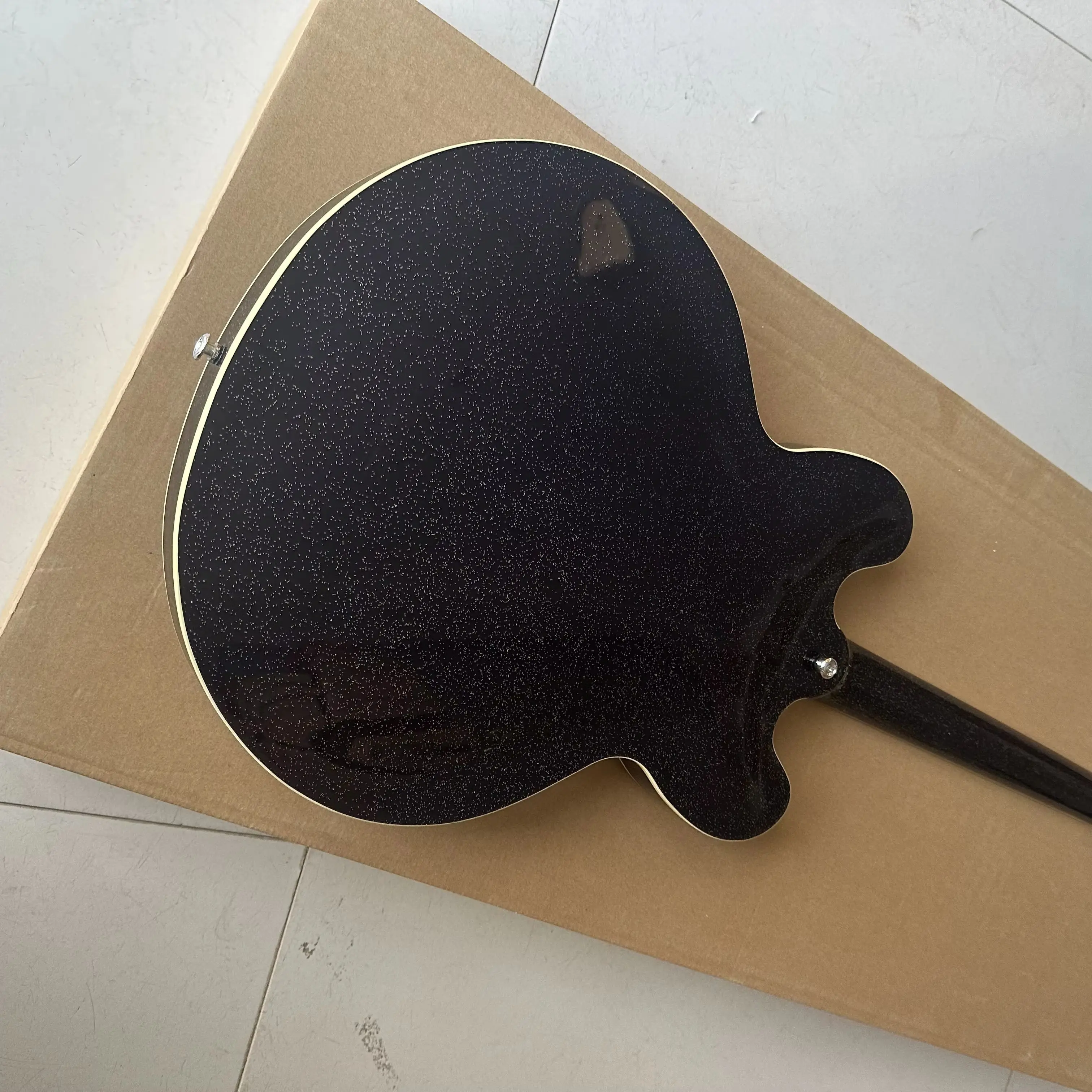 جيتار كهربائي أسود شبه مجوف عالي الجودة مع شحن مجاني