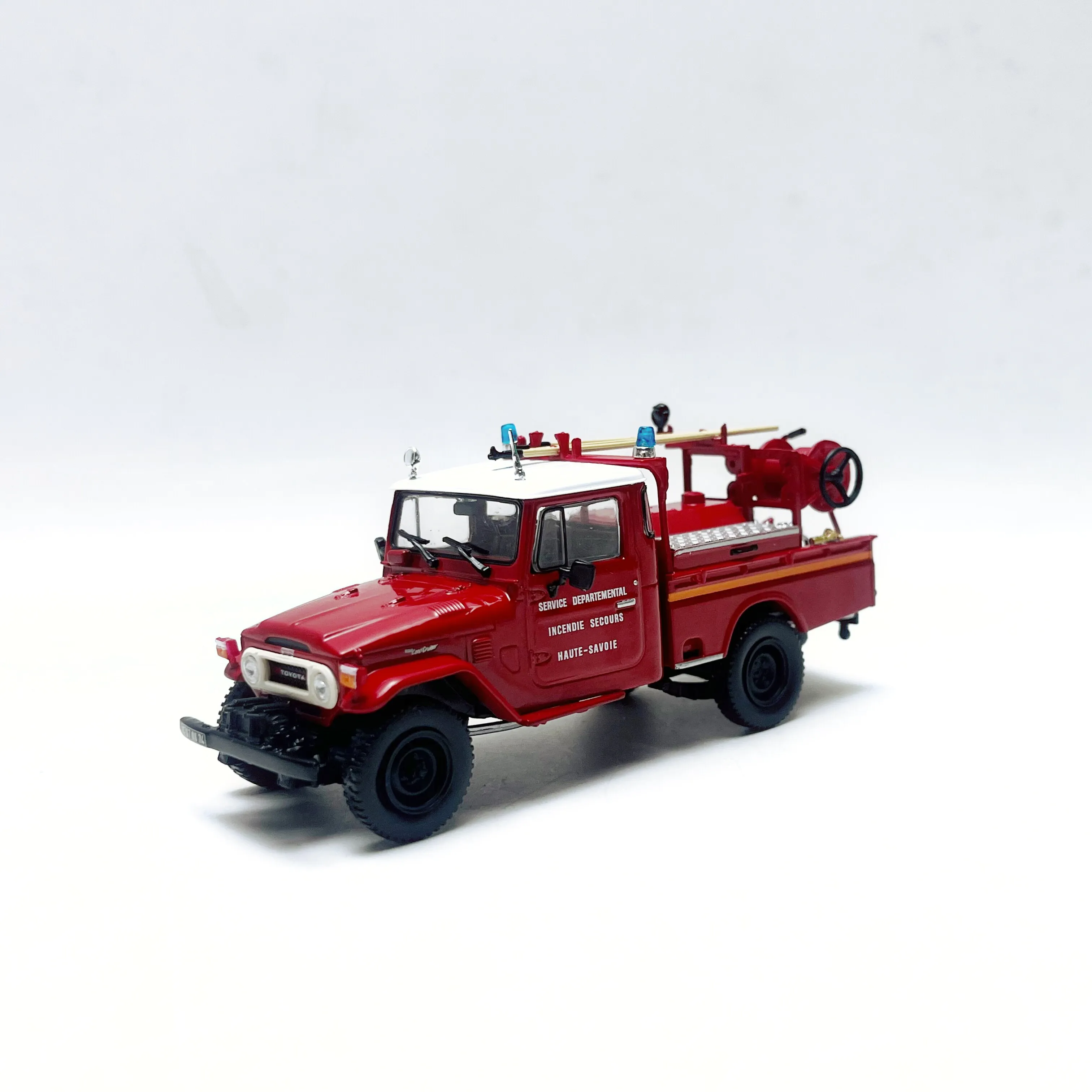 

Diecast IXO 1/43 Scale FJ45 Fire Truck Alloy Car Model