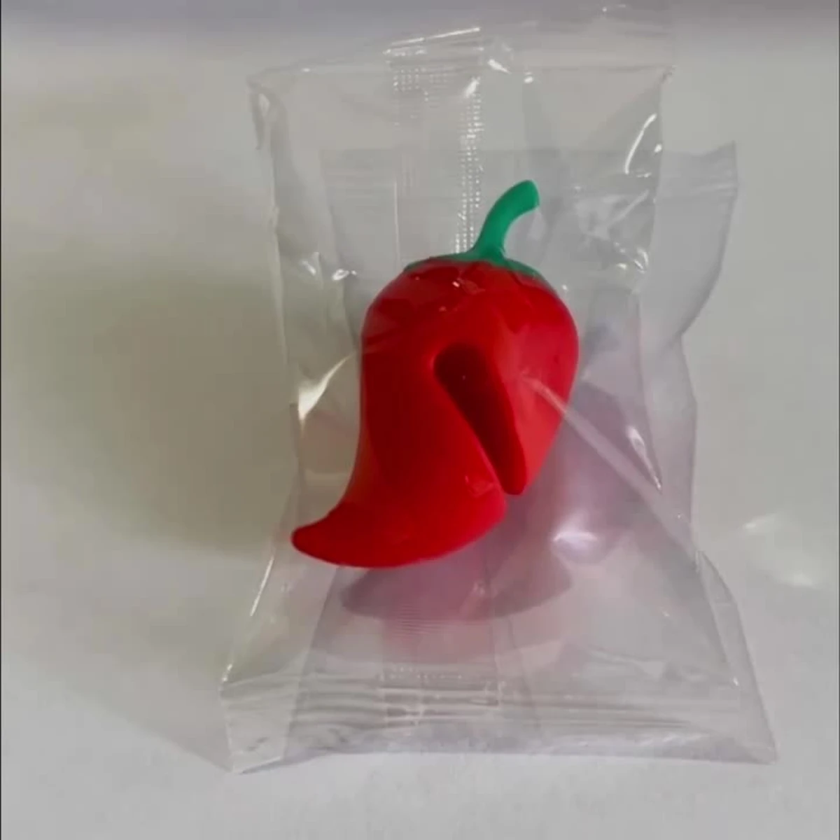 Creative and cute chili shaped pot lid raised silicone anti overflow device, practical and fun kitchen tool