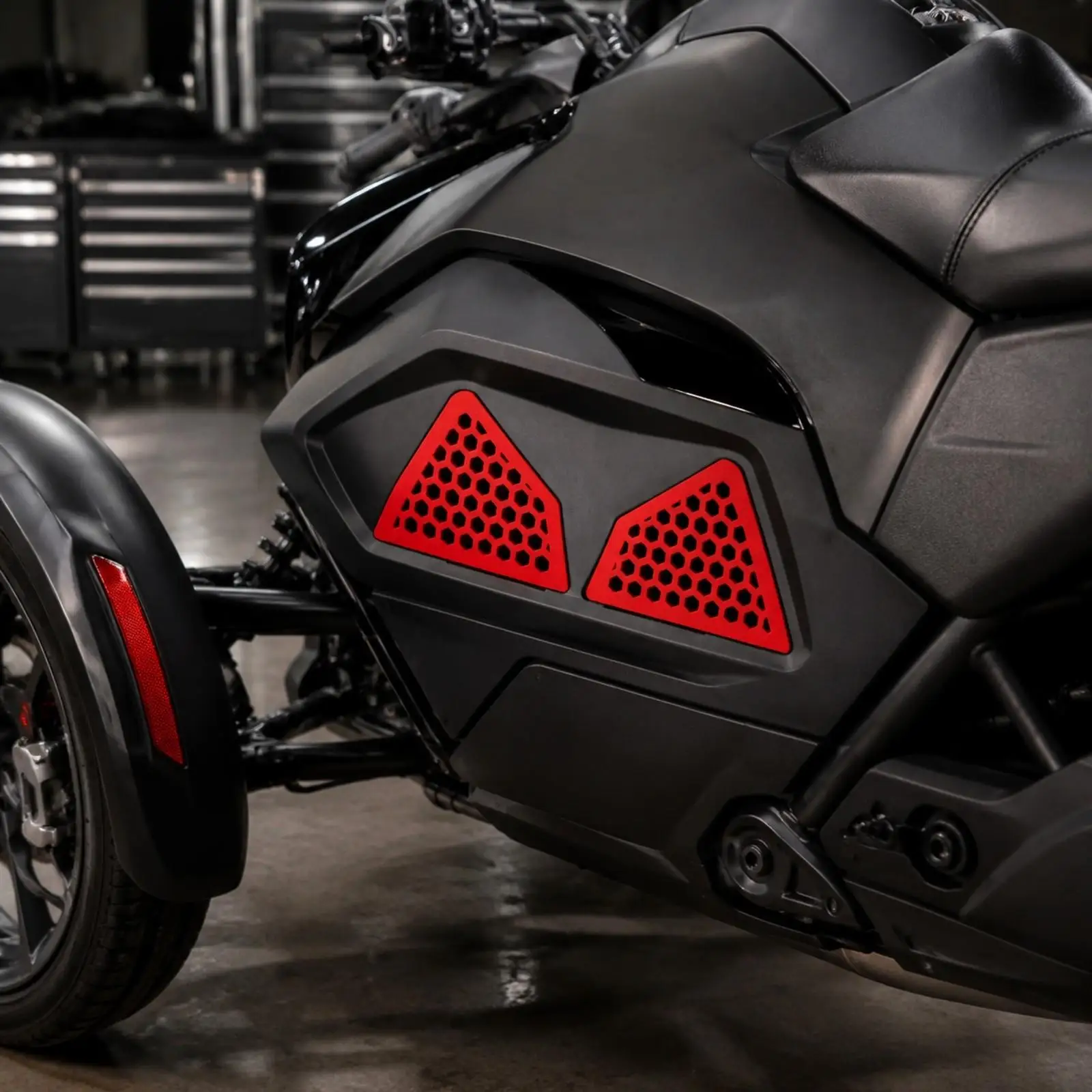Motorcycle Grille Design Highlight Sporty Three-Wheeled Motorcycle Three-Wheeled Motorcycle Model 600 900 Energy Source Tank