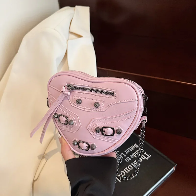 

2025 Trendy Women's Heart Shoulder Bag - Minimalist Motorcycle Chain Purse, Elegant & Lightweight, Ideal for Work/Travel Wear