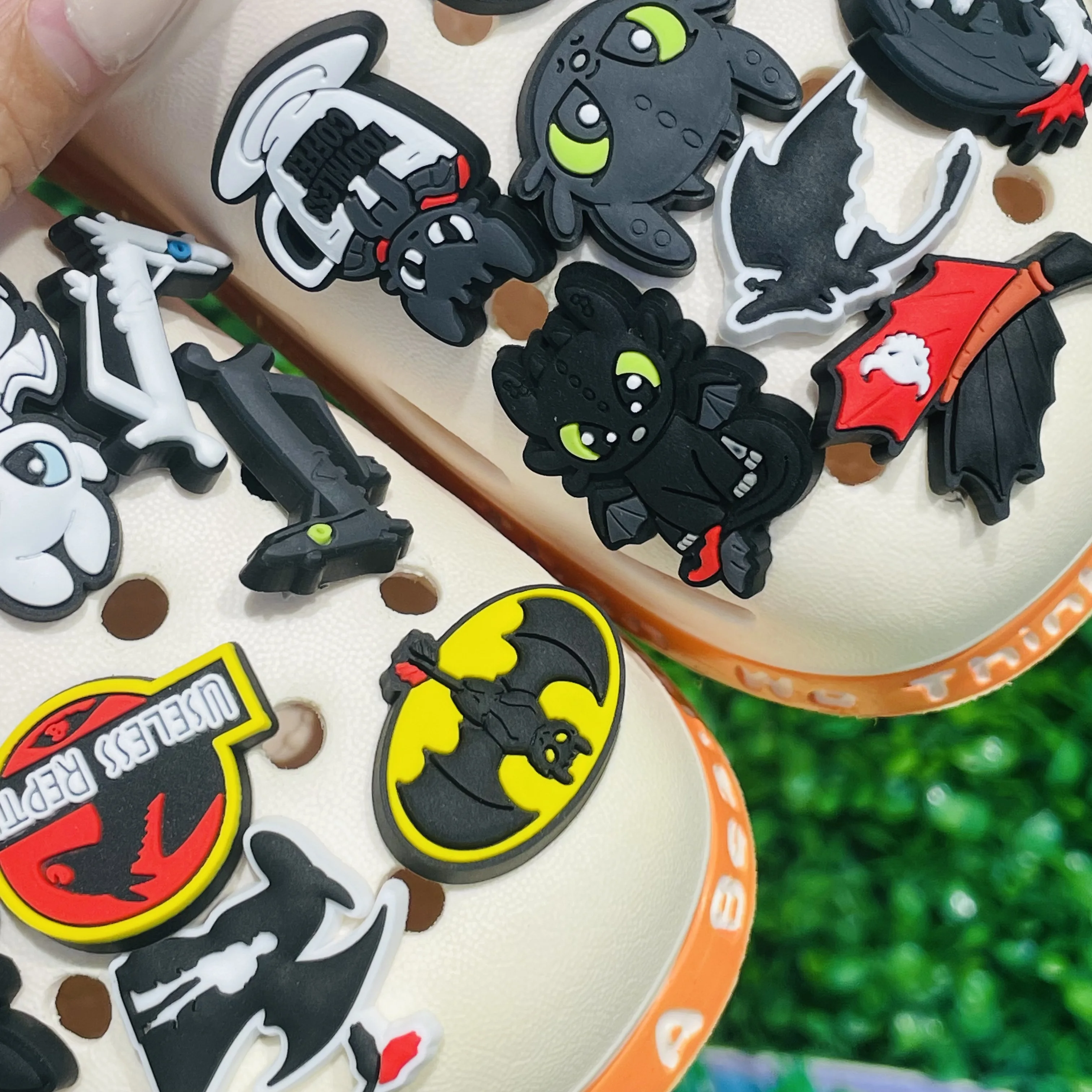 1-16pcs Cartoon Toothless PVC Shoe Charms Accessories Sandals DIY Shoes Decorations Buckle For Man Kids X-mas Gift