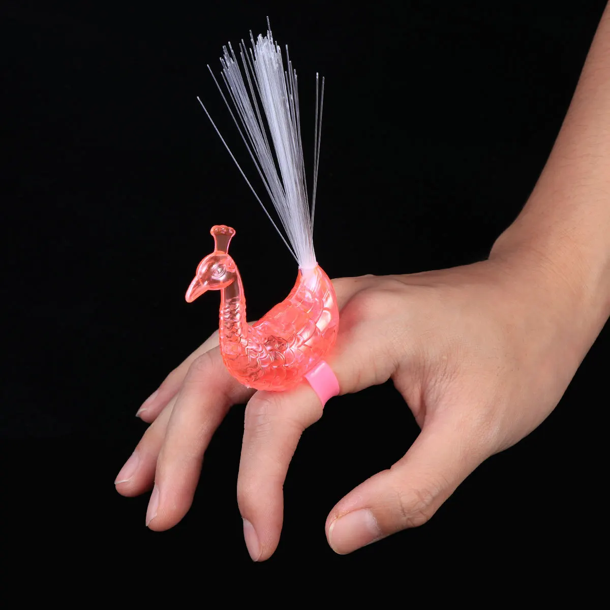 Lumières LED sur le thème du paon, 16 pièces, anneaux à couleur changeante en Fiber optique pour enfants, fournitures de fête, Festival, divertissement nocturne