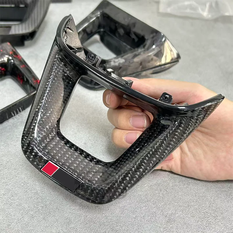 Flat bottomed steering wheel decorative cover suitable for Audi Q3, Q5L, and Q8, with a true carbon fiber style view 4
