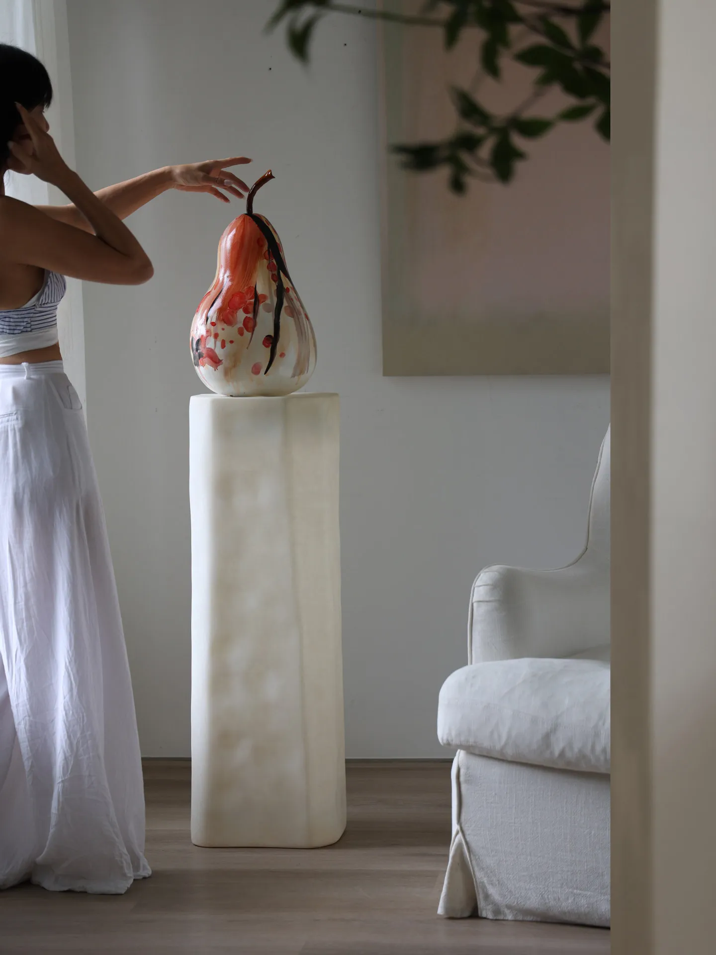 Modern Luxury Hand-painted Texture Fiberglass Pear Sculpture Creative FRP Fruit Statue Abstract Art Ornament For Hotel Villa