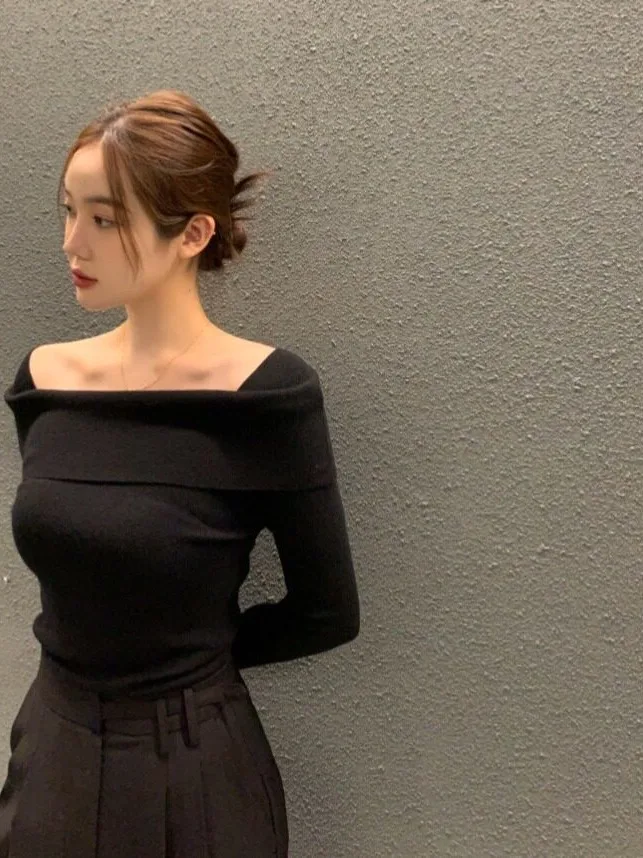 Elegant Autumn Long Sleeve Knitted Sweater Shoulder Bared Slim Fit Chic One Shoulder Design Korean Style Regular Thickness