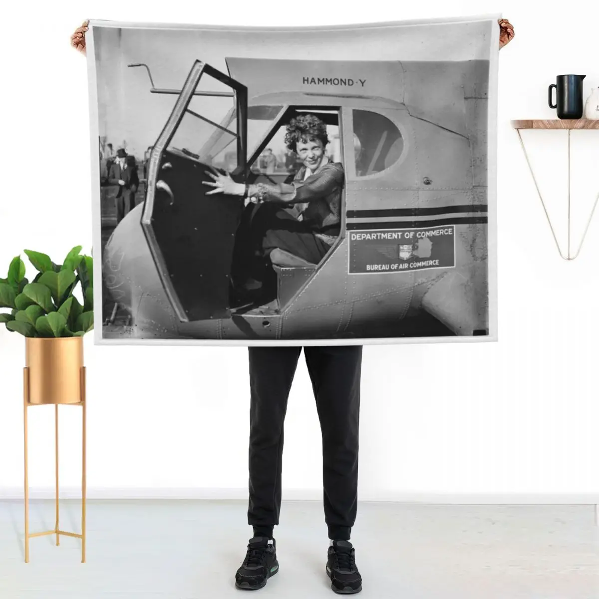 

Amelia Earhart Throw Blanket Breathable Lightweight Blanket for Adults Kids