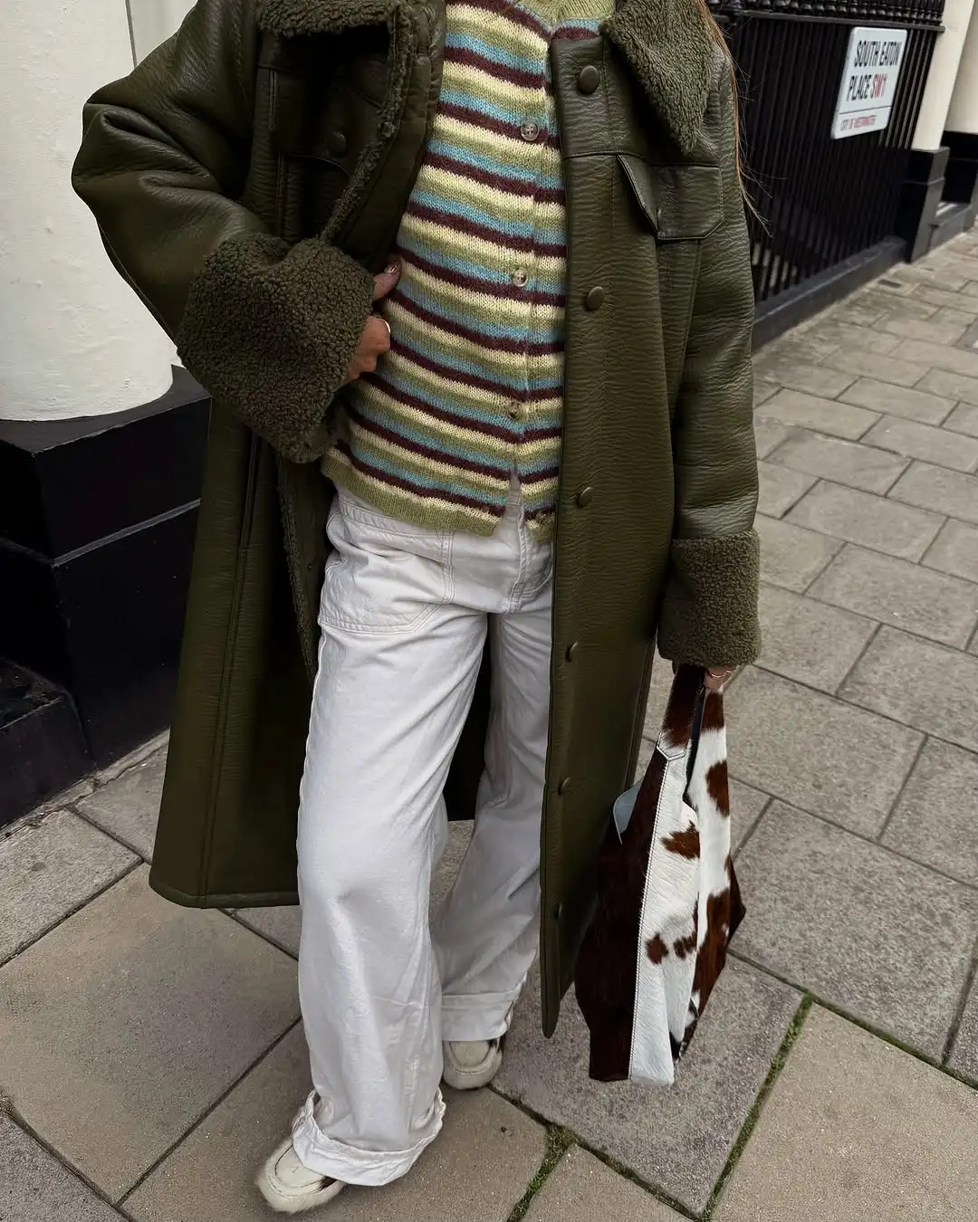 معطف جلد كاجوال من الفرو الأخضر مُزين بقطع القماش معطف نسائي أنيق ذو صدر واحد فضفاض ودافئ معطف طويل للسيدات ملابس خارجية للشارع