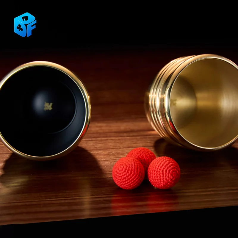 Chen Rui drei Tassen Bälle Drei Xiangui Loch drei Tassen drei Bälle Nahaufnahme Requisiten Tasse und Ball