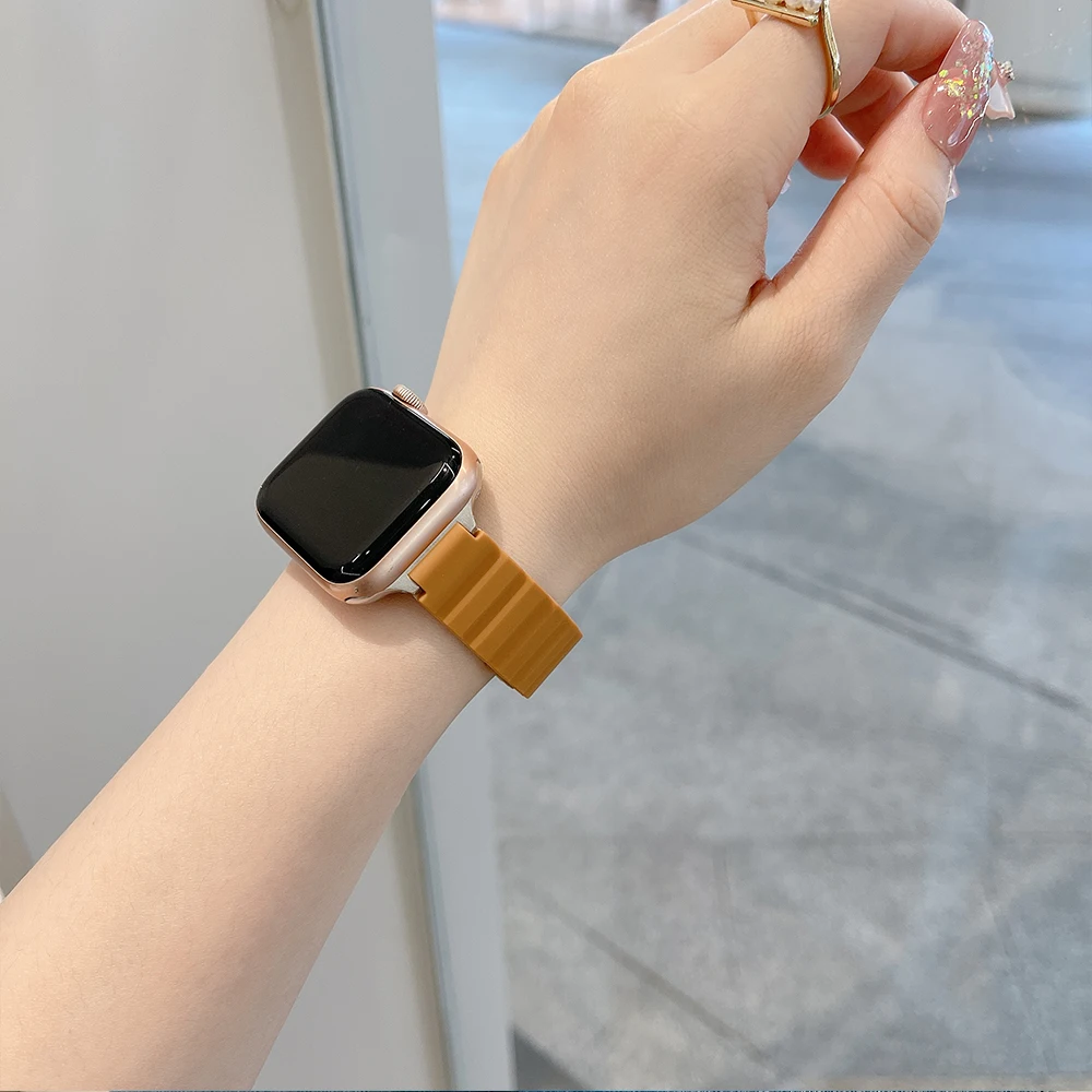 Magnetic Strap for Apple Watch Series 7 6 5 4 3 2 1 SE Woman Silicone Watchband for IWatch 41/40/38mm/45/44/42mm Wrist Bracelet