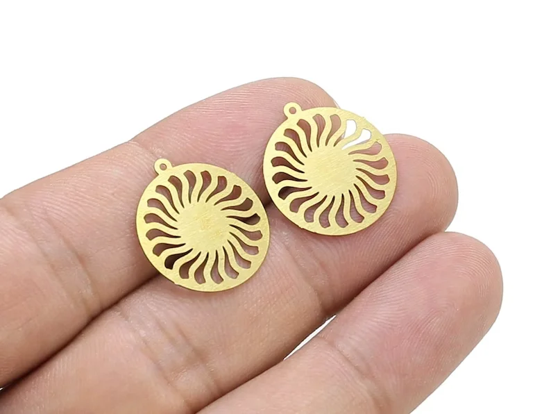 

20pcs Round Sun Earring Charms, Sunlight Brass Findings, 20x18.2x0.3mm, Necklace Pendant, Jewelry Making R2389