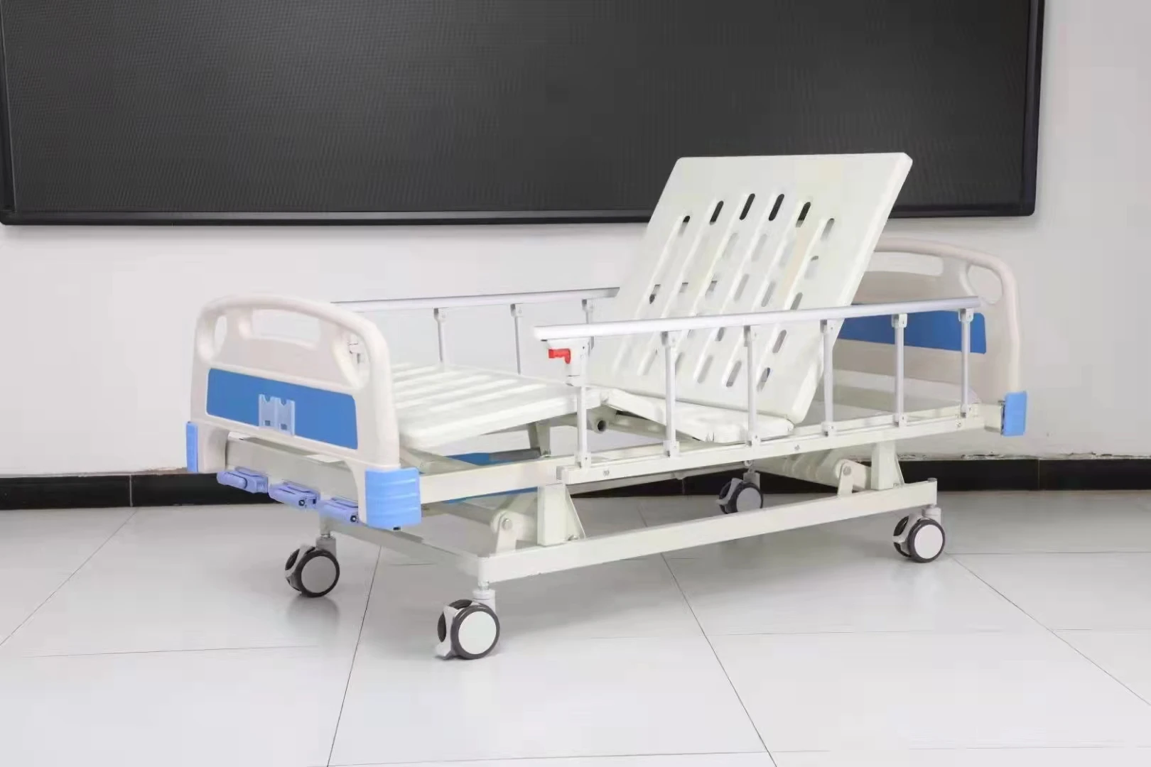 Factory Discount Cheap Price Medical Adjustable Three Cranks 3 Function Manual Hospital Bed with silent Casters