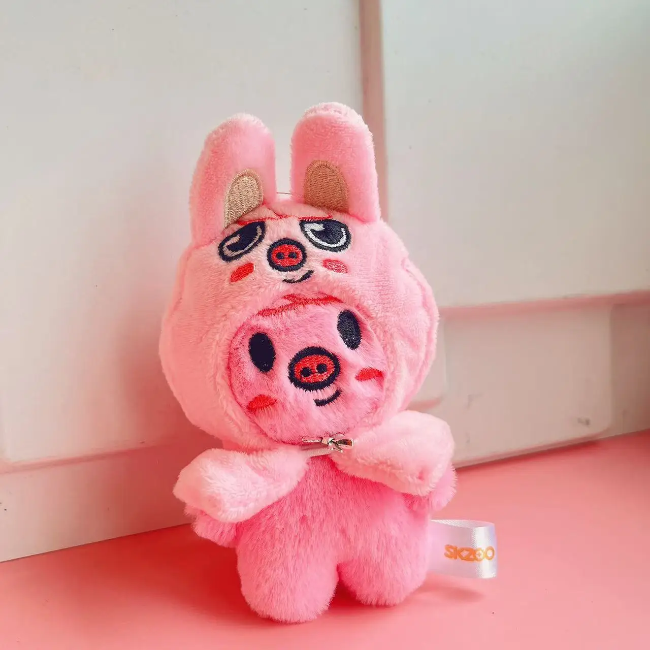 FM Weekly Same Style SKZOO Christmas 10cm Baby Cloak Dress Keychain Stray Kids Doll Doll Doll