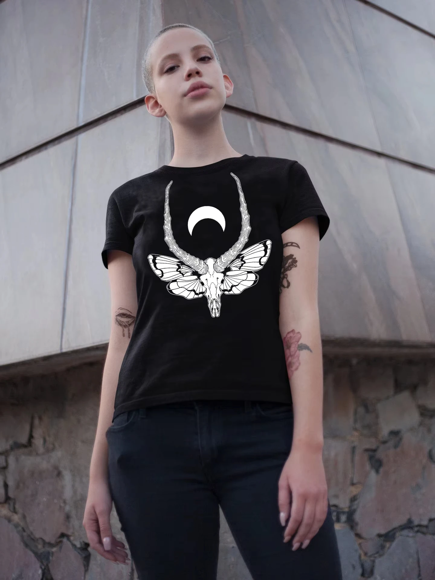 

2025 Women Gothic Shirt Skull Moth T-Shirt Crystal Moon and Death Moth Shirts Pagan Satanic Tee Witchcraft Punk Halloween Tops