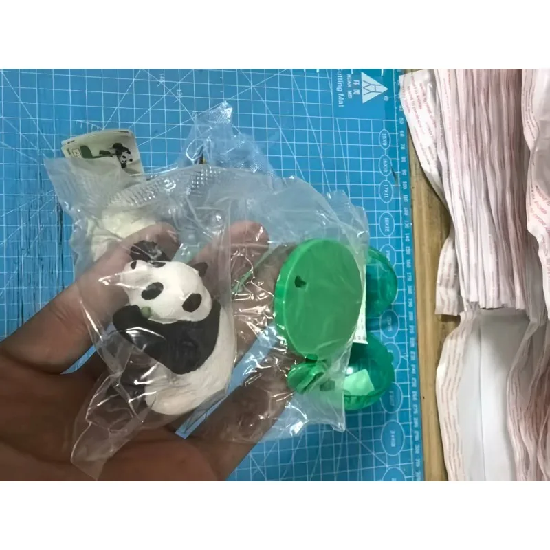 バンダイ-日本のゴッシの置物、素敵な愛らしい愛らしい猿の動物、パンダ、ヒスポロ、金色の猿、靴の請求、カワイイカプセルのおもちゃ