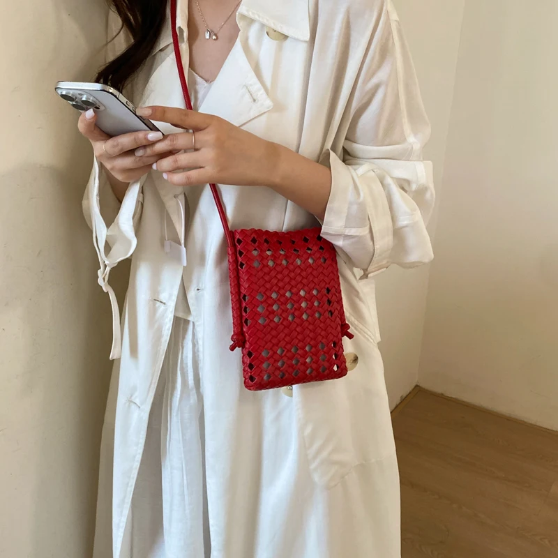 

Hollow Out Mini Crossbody Phone Bag for Women Summer Vacation Lightweight Shoulder Bags Ladies Travel Small Handbag and Purse