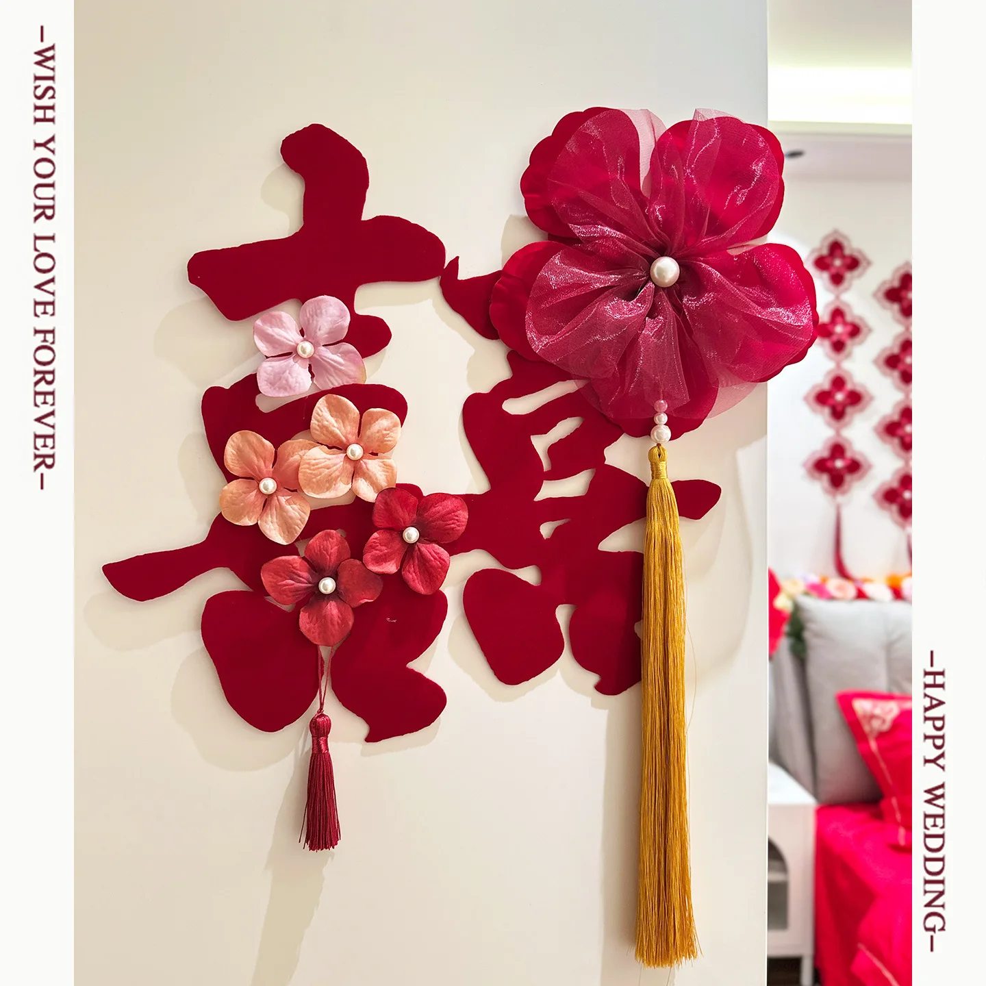

Chinese Style Wedding Decorating Men and Women on the Bedroom Door with the Ambience of Xi Words Wedding Decoration