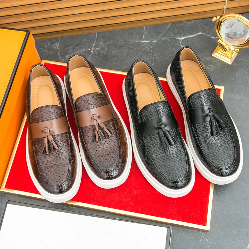 รองเท้าหนังผู้ชายแบบสวม สไตล์ลำลอง สำหรับฤดูใบไม้ร่วงปี 2025 ดีไซน์ข้ามพรมแดน  สไตล์อังกฤษ เหมาะสำหรับใส่ทำงานหรือโอกาสทางการ  มีไซส์ใหญ่  ชุดรองเท้าหนัง