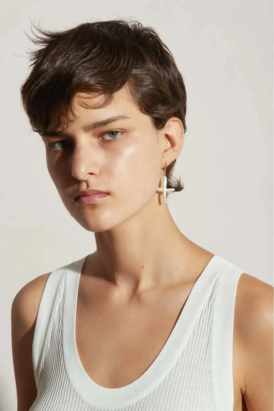 Instagram blogger\'s natural cross shape freshwater pearl earrings with copper gold-plated design feel