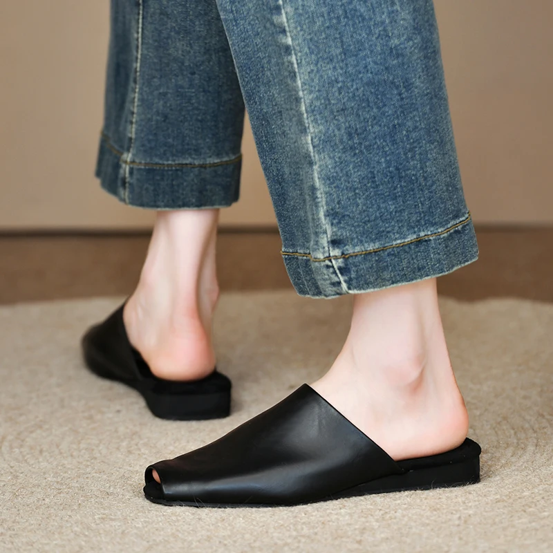 

Женские мюли с закрытым носком, новые летние кожаные туфли для женщин, модные современные шлепанцы, женские туфли с открытым носком на низком каблуке