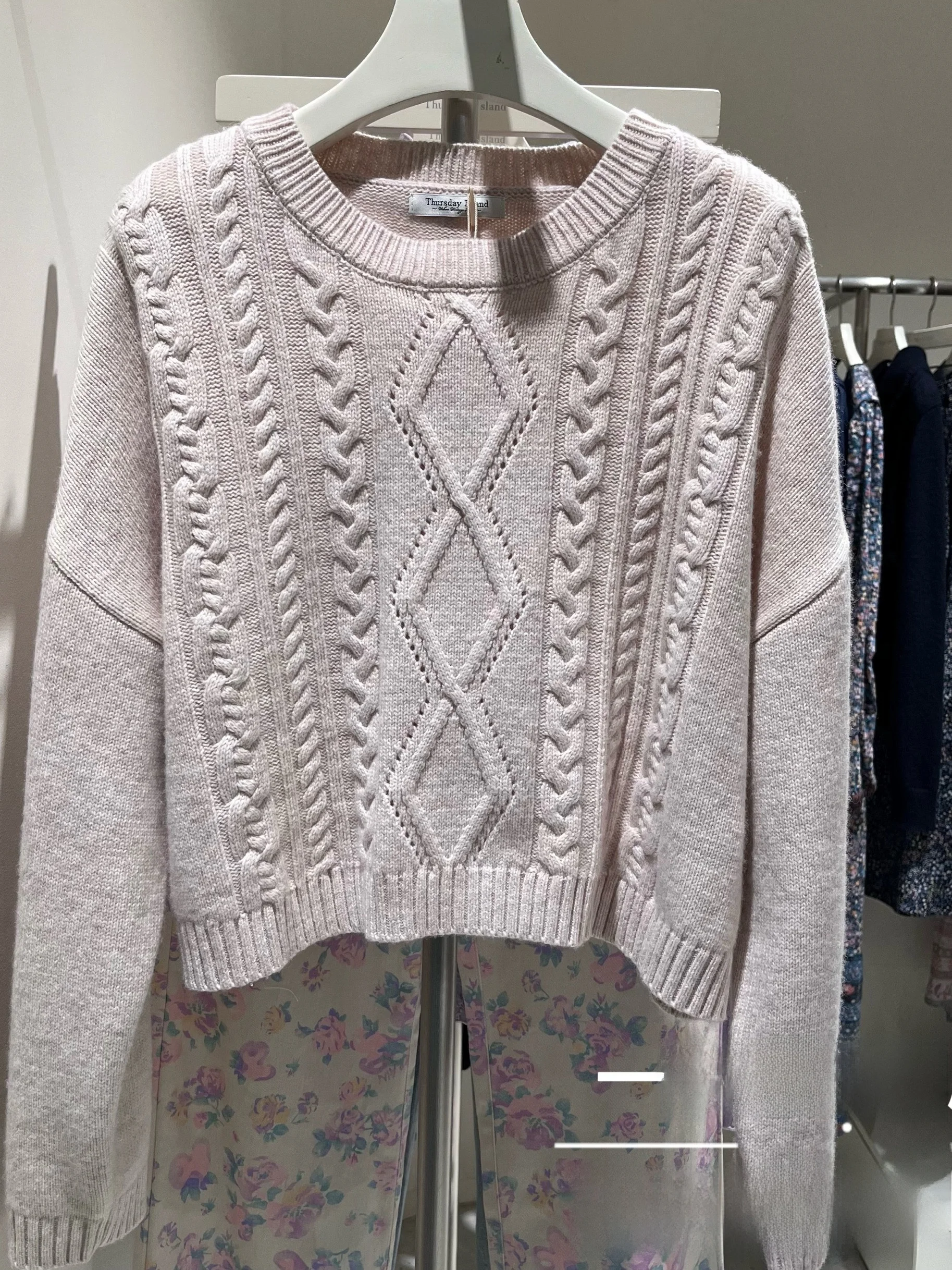 

Island 25 Autumn Short Knitted Long Sleeve round Neck Women's Sweater Elegant Style Ultra Cute Top High Quality Polyester Fiber