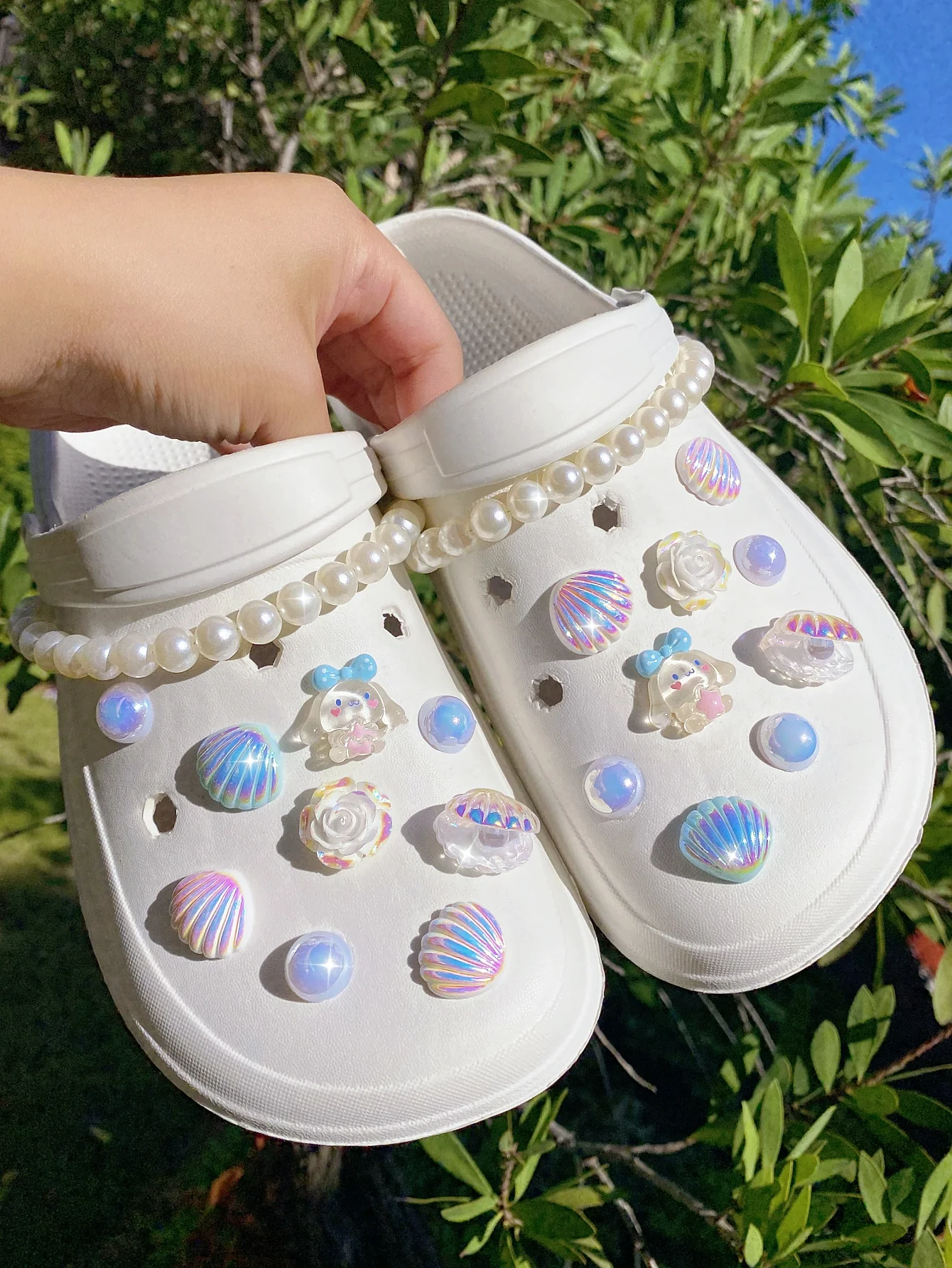 20 piezas de cadena de perlas ABS, perro de jade de dibujos animados, concha blanca, rosa, concha azul, hebilla de zapato de perla ANS, decoraciones DIY, sanda para mujer