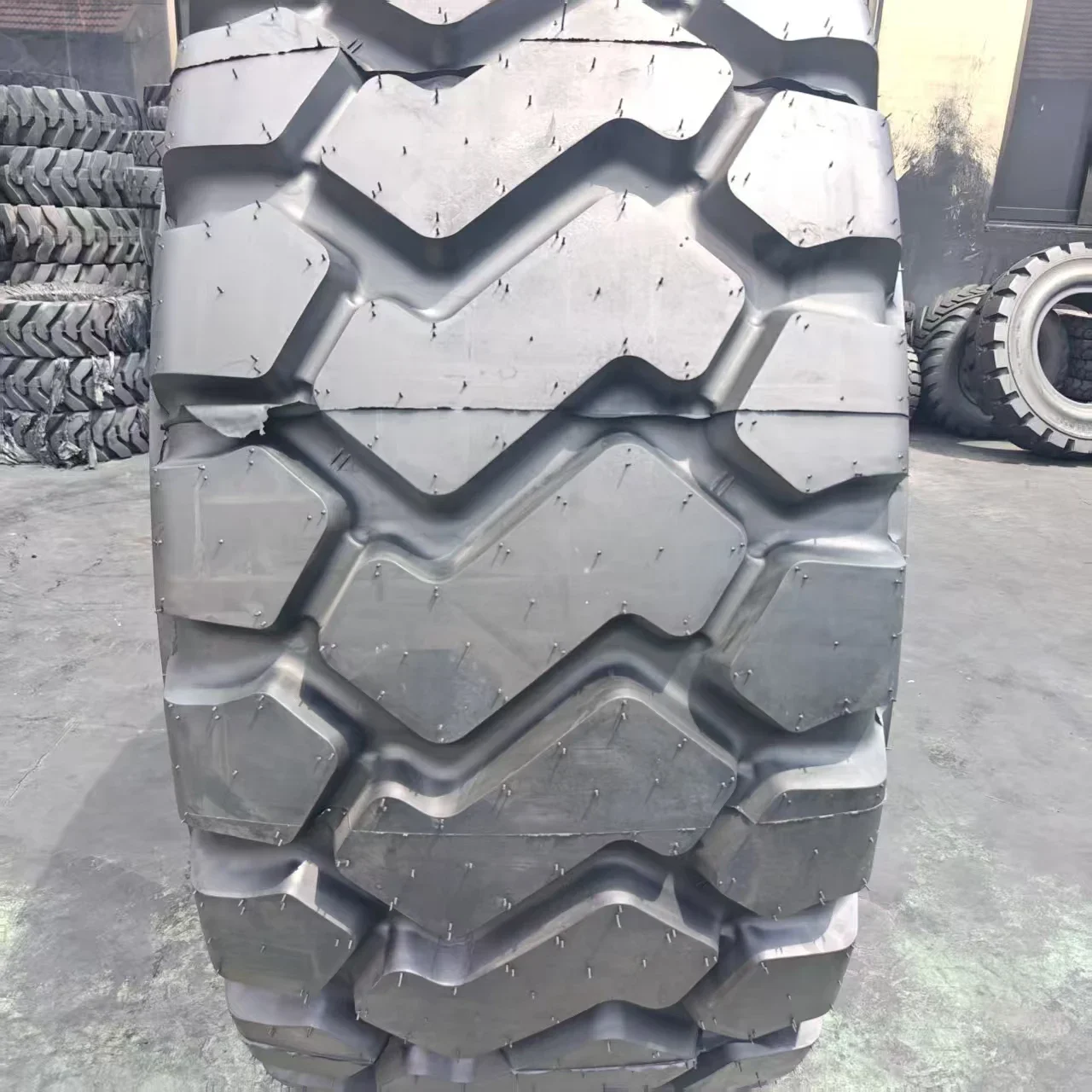 

High Grade Wholesale Tyre 20.5R25 23.5R25 26.5R25 29.5R25 Solid Tire New OTR L5 Tires for Wheel Loader