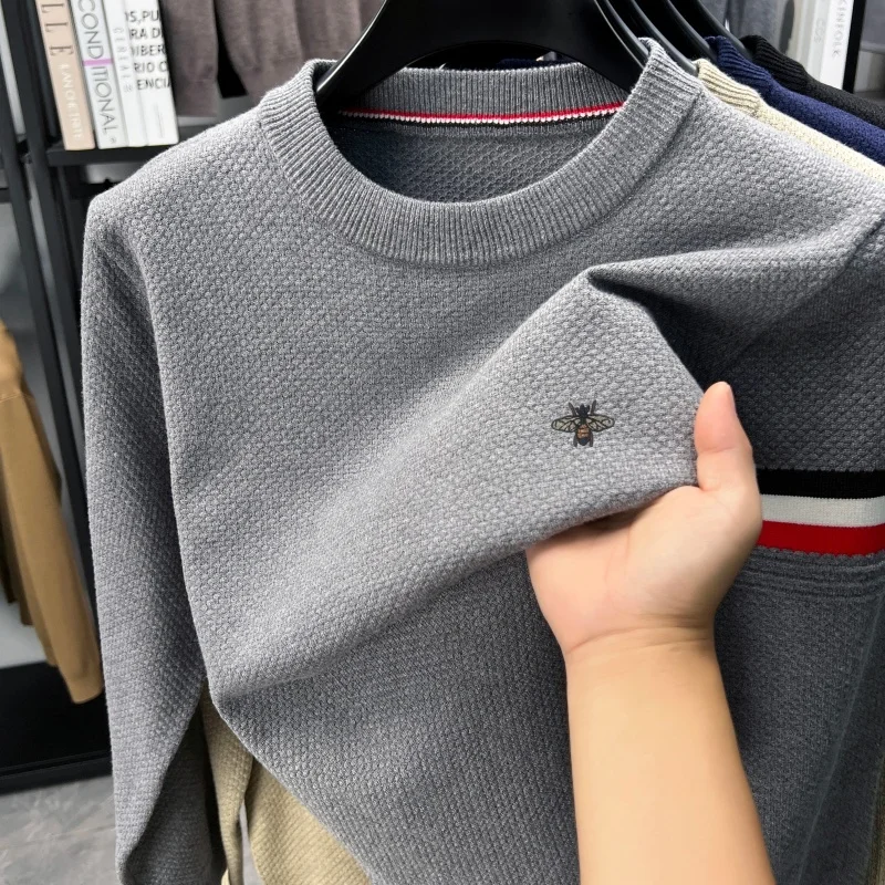 Jersey de marca de lujo con cuello redondo para hombre, suéter de punto, novedad de invierno, estampado de abeja, suave, agradable a la piel, ocio, viaje, Top para hombre