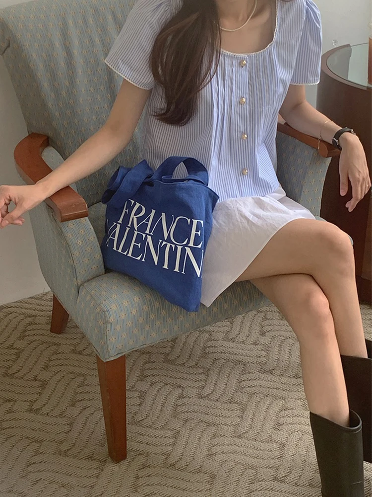 Gola Feminina com Detalhes em Renda Listrada Azul Única, Estilo Coreano, Cor Suave, Corte Reto para o Dia a Dia