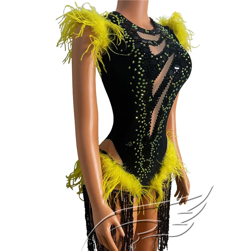 Bodysuit Met Gele Veren Steentjes Sexy Zwart Uitgesneden Kleding Met Franjes Dj Ds Vrouwen Festival Outfit Podium Danskostuums Xs1090